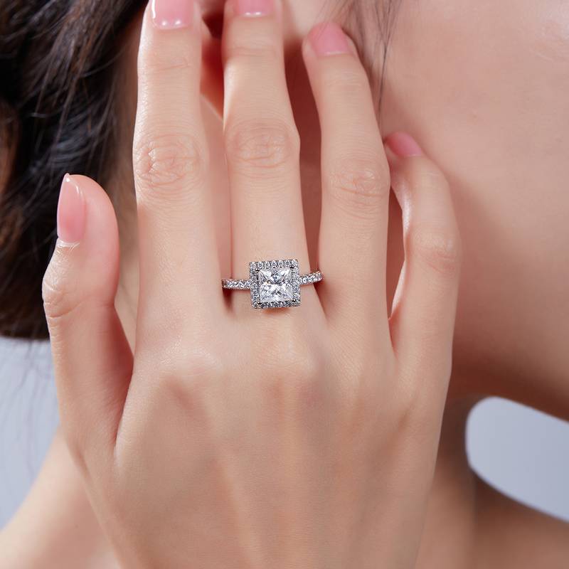 Affordable Luxury正方形S925银镀白金MoissaniteWomen's Ring2.0ctD级